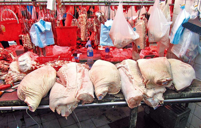 食環署昨在灣仔區共檢獲約四百五十公斤懷疑冰鮮肉、冷藏肉。
