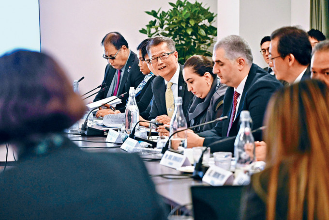 财政司司长陈茂波日前在格鲁吉亚出席亚洲开发银行第57届理事会年会。