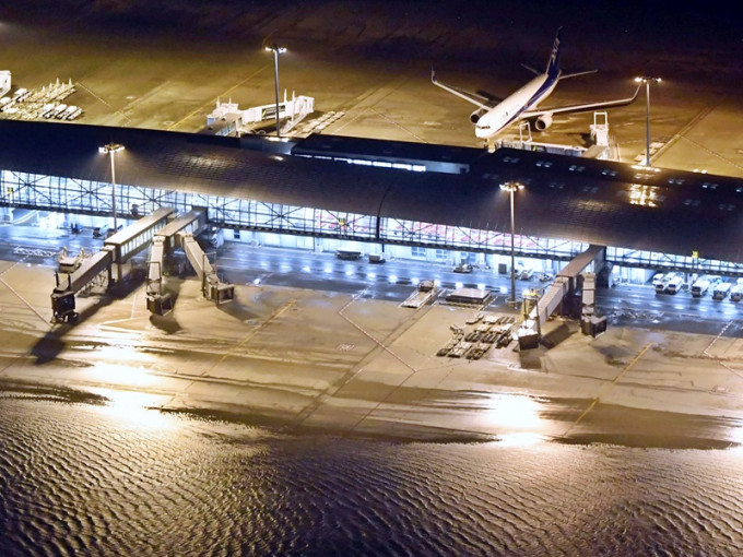 關西機場嚴重水浸。AP