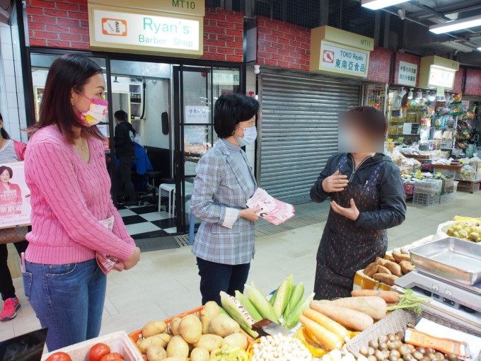 葉劉淑儀日前到東涌視察屋苑及街市。葉劉淑儀FB圖片