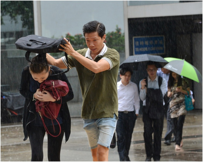 周末将会见骤雨中阳光。