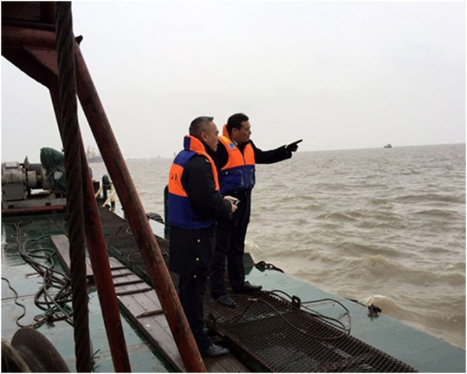 上海海事局派出多艘海巡艇前往搜救。资料图片