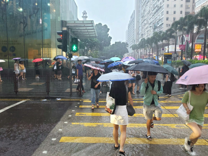 本月較正常多雨，月雨量達596.4毫米。資料圖片