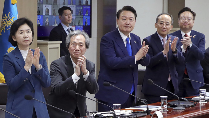 南韩总统尹锡悦在防疫会议上表示，国民时隔3年4个月终于找回日常生活，令人欣慰。AP