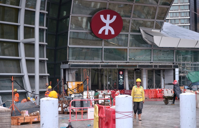 港鐵指，西九龍站主體工程主要建於地底，有連續牆作防護。資料圖片