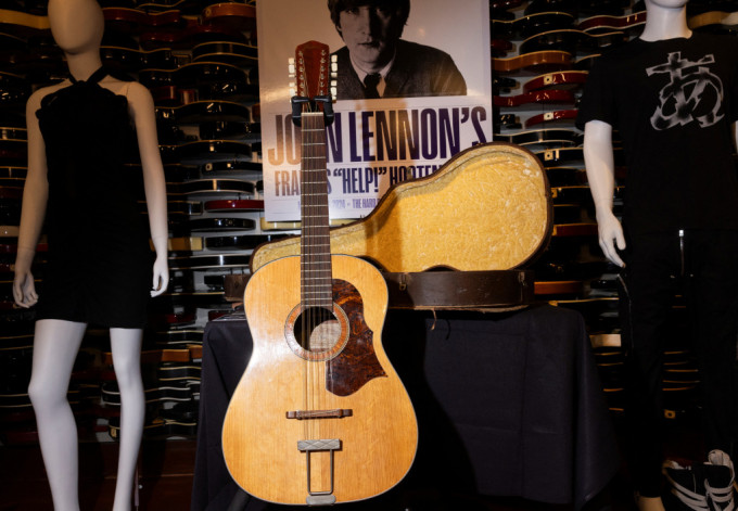 约翰连侬（John Lennon）曾经用过的一把结他，29日在纽约以290万美元（约2,267万港元）破纪录高价售出。 路透社
