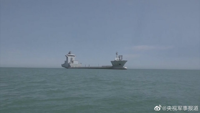 海军「饮马湖号」半潜舰训练