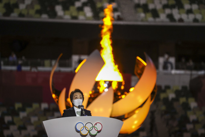东京奥运出现「飞蛾扑环」一幕。AP图片