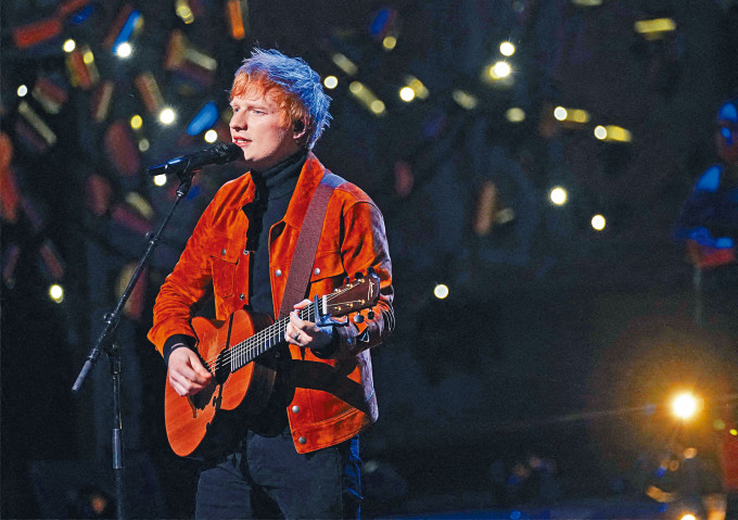Ed Sheeran昨日宣布染疫，但他在潛伏期曾出席多項活動。
