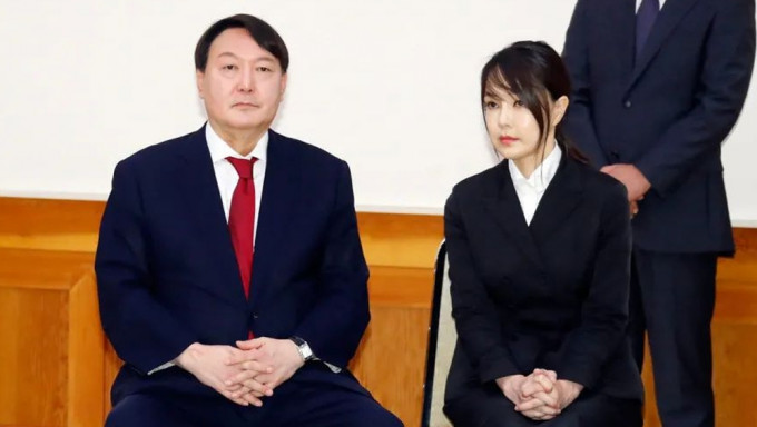 南韩总统尹锡悦及其妻子。网图