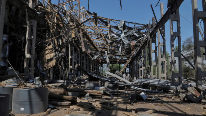俄罗斯导弹攻击导致敖德萨一座工业设施损毁。 路透社