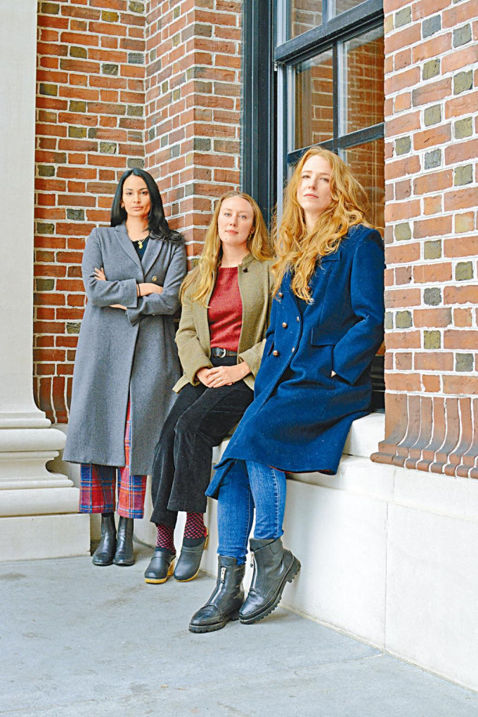 （左起）曼達瓦、基爾本和切爾維恩斯基，控告哈佛大學無視對明星級教授的性騷擾投訴。 