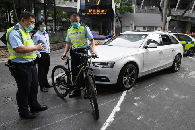 警员在场调查。