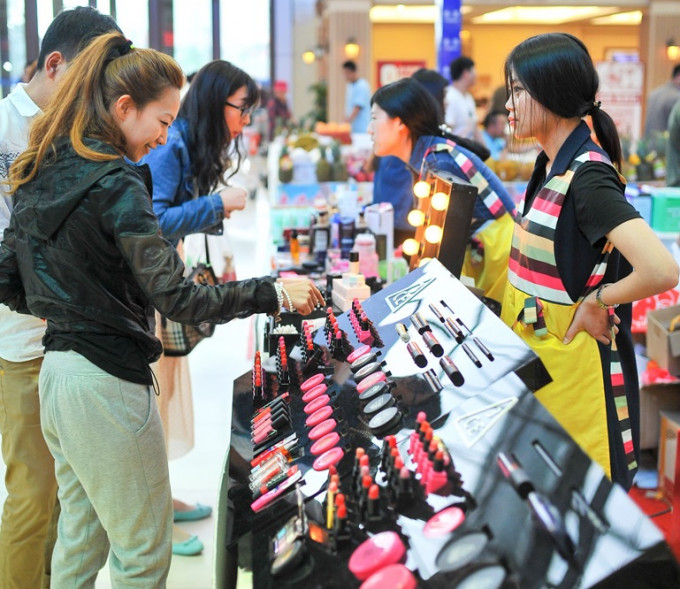 内地禁止365批次化妝品進口。新華社圖片