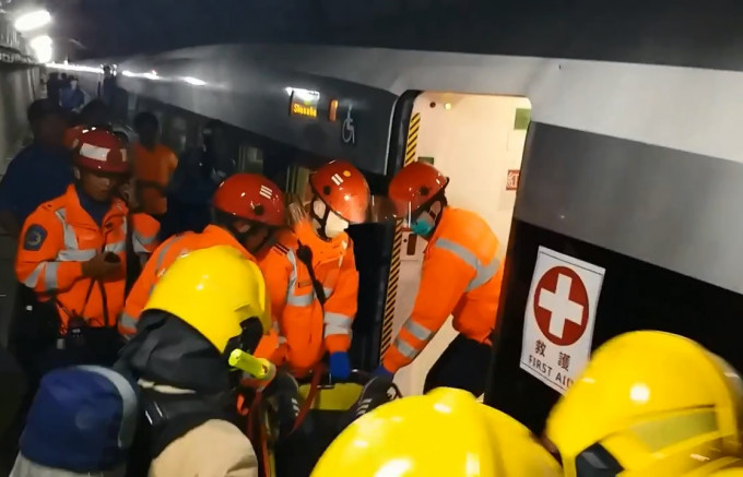 港铁与消防处及警务处就高铁香港段举行多项紧急事故联合演习。影片截图