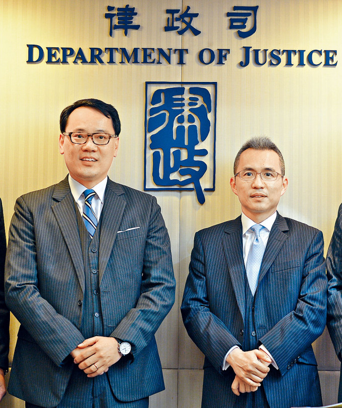 副刑事檢控專員譚耀豪（左）及刑事檢控專員梁卓然（右）。
