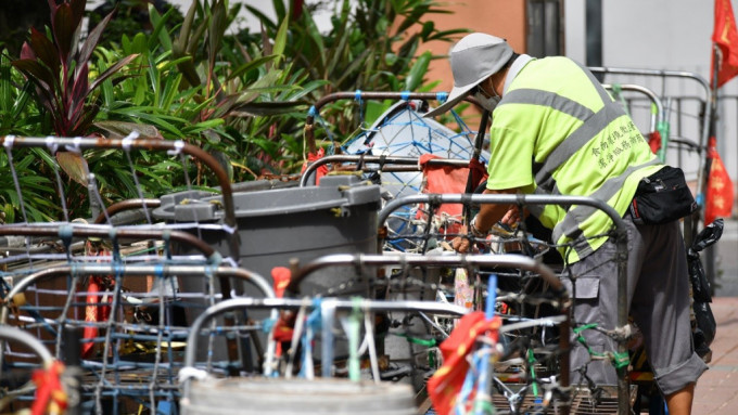 為進一步了解市民對法定最低工資檢討機制的看法，民建聯本月在網上調查，收集426名市民意見。資料圖片