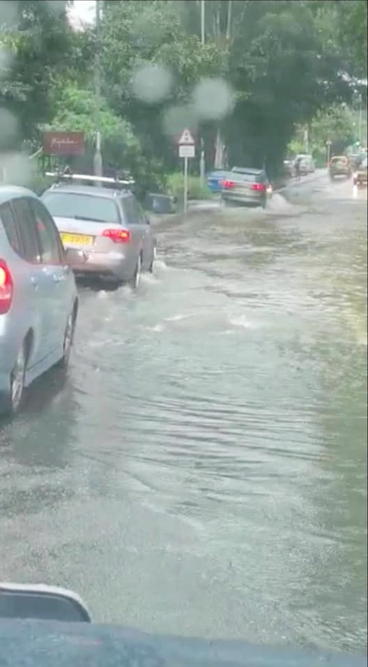 大埔林錦公路出現地陷及水浸。陳振哲FB圖片