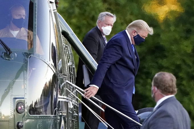 特朗普前往医疗中心接受治疗。AP图片