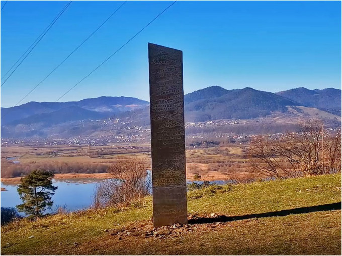 神秘金属柱体现身罗马尼亚。网图