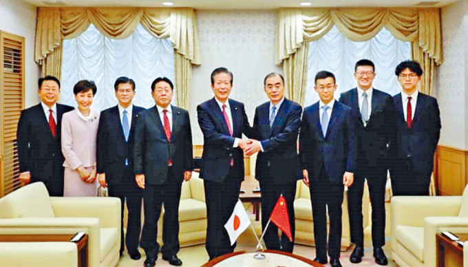 孔鉉佑（右四）辭行拜會日本公明黨高層。