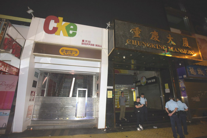 重庆大厦一家表店遇窃。资料图片