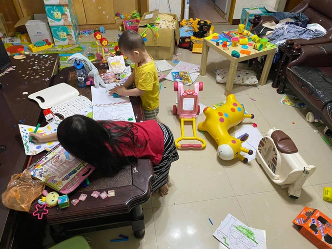 台灣有家長抱怨停課後家裏變垃圾崗。（FB圖片）