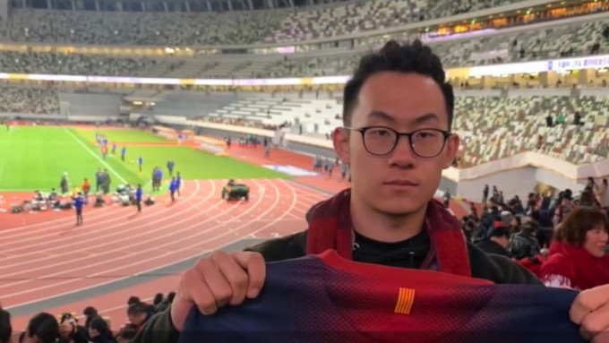 北京球迷陈铮豪「裸辞」观世界杯。互联网