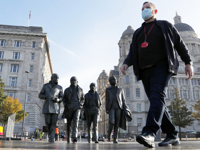 當局現正計劃在疫情嚴重的利物浦試行全民快速病毒檢測。AP圖片