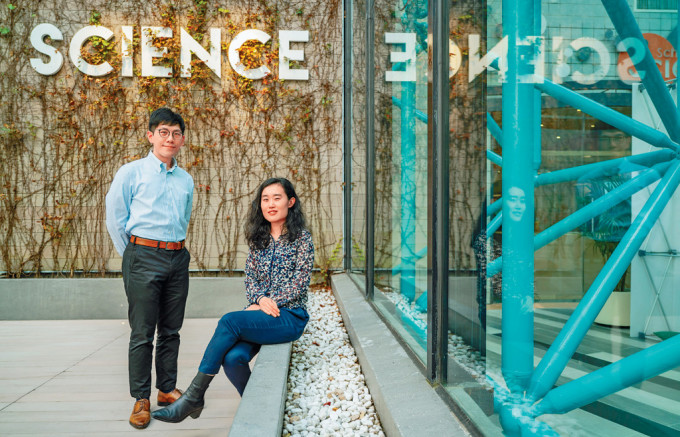 科大學者傅凱駿（左）及王瀾，分別憑藉研究量子材料理論和細胞器「線粒體」的分子特徵，獲頒今屆裘槎前瞻科研獎。