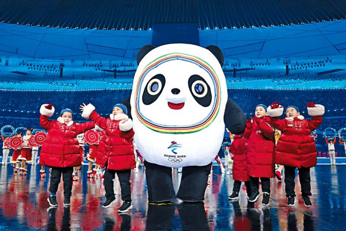 北京冬奥会开幕式前晚在「鸟巢」举行带妆彩排。