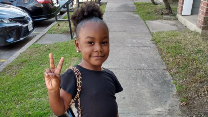 黑人弗洛伊德4岁侄女家中睡觉时中枪受伤。网图