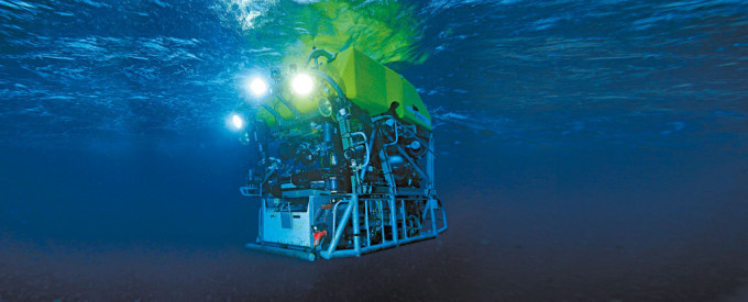 法國派出能潛入6000米深海海底的救援機械人。