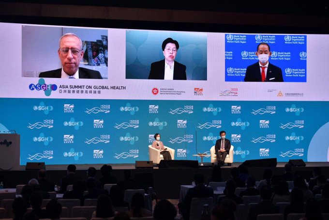新加坡卫生部部长王乙康出席亚洲医疗健康高峰论坛。