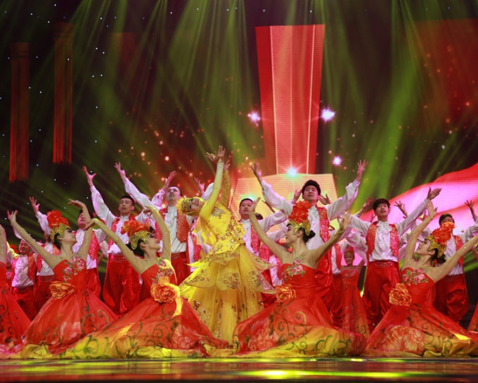 宁夏艺术团将于3个彩灯会中表演大型民族歌舞及杂技，展现独特的民族风情。政府新闻处图片