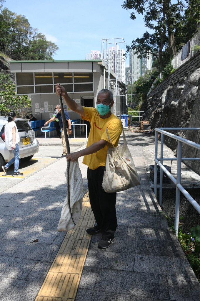 蛇王海到場活捉