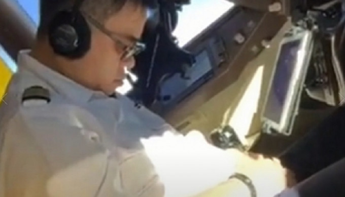 華航總機師被揭駕駛時睡覺。網圖