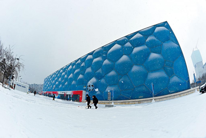 雪中的国家游泳中心「冰立方」。
