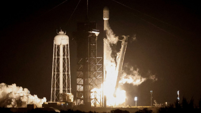 Space X「獵鷹9號」（Falcon9）火箭將Nova-C登月艇奧德賽號（Odysseus）送上太空。 路透社