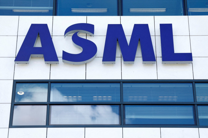 荷兰政府已撤销ASML部分运送晶片制造设备到中国的出口许可。路透社