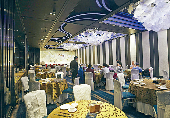 ■於香港寬頻擔任銷售員的一名男子，曾到尖沙嘴「The One」的「譽宴．星海」出席婚宴。