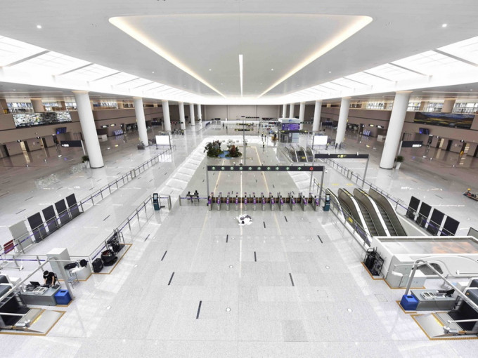 成都天府国际机场昨天正式启用。新华社图片