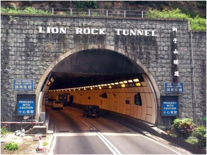 事发时，巴士驶至九龙城近狮子山隧道。资料图片