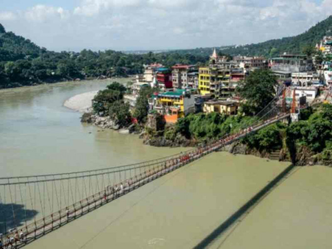 罗什曼那桥跨越恒河是印度的圣桥。网图