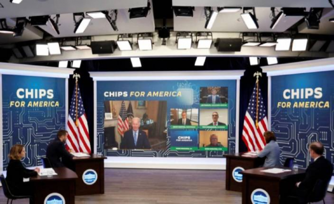 美國總統拜登在華盛頓與商界和勞工領袖就《芯片法案》舉行虛擬會議。