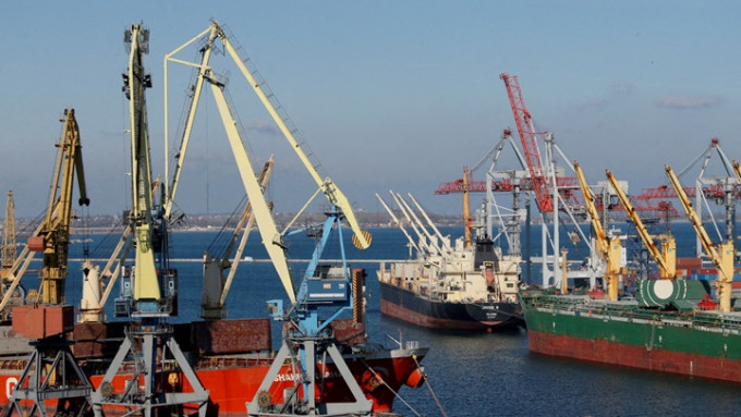敖德萨港口设施遭俄军袭击，联合国及欧盟谴责俄方破坏出口粮食协议。路透社资料图片