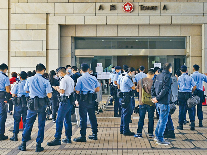 西九龍裁判法院早前收到恐嚇信，大批警員包括反恐特勤隊到場戒備。