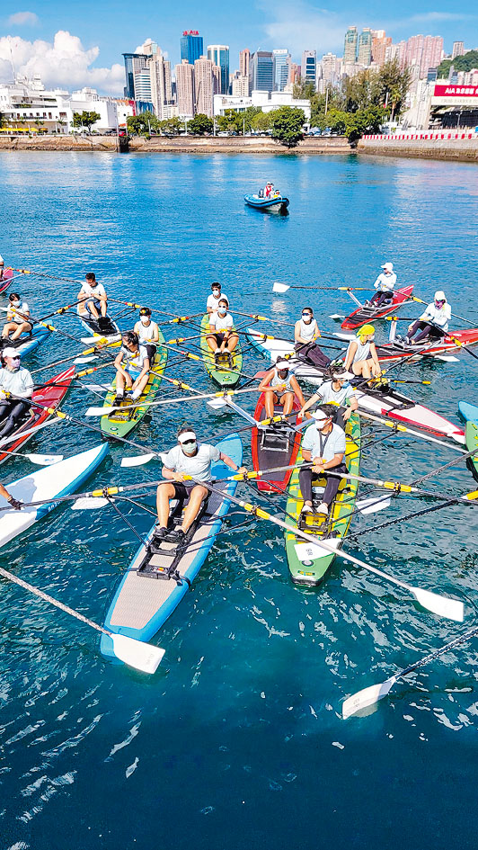 維港海濱場地可舉行不同的活動，包括於陸地和水體上。灣仔水上運動及康樂主題區在今年夏天便舉行了像獨木舟賽事等水上運動。