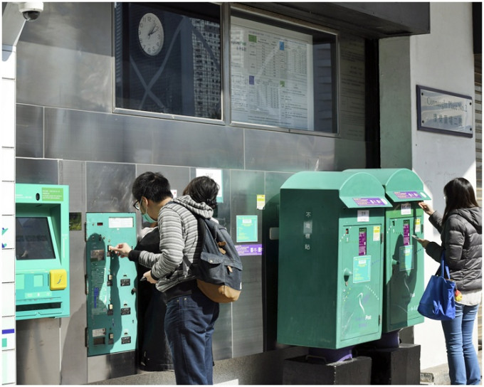 香港郵政指本星期的入口郵件量持續較平日高出七至八成。資料圖片