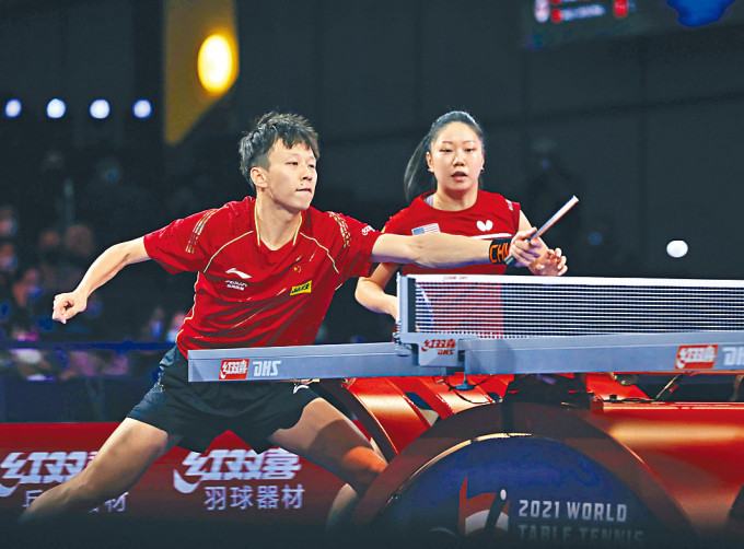 林高远（左）和张安（右）在比赛中。